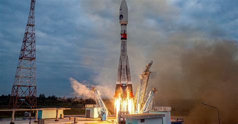 A failed lunar mission dents Russian pride and reflects deeper problems with Moscow’s space industry
